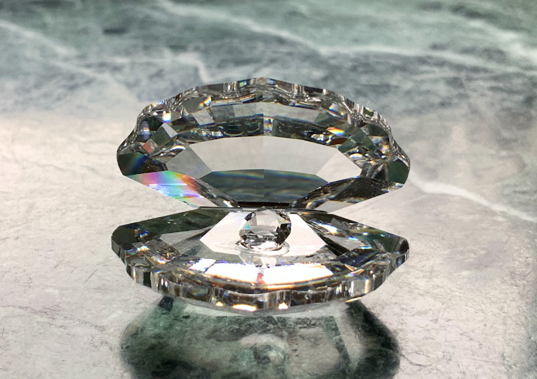 Swarovski Crystal Oyster and Diamond Shaped Pearl